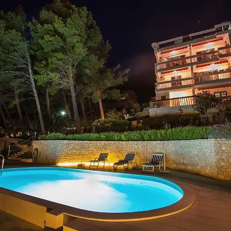 Charmantes Im Pinienwald Appartement Baška Voda