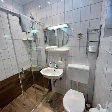Charmantes Im Pinienwald Baška Voda