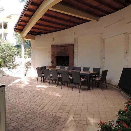 Apartment Charmantes Im Pinienwald Baska Voda